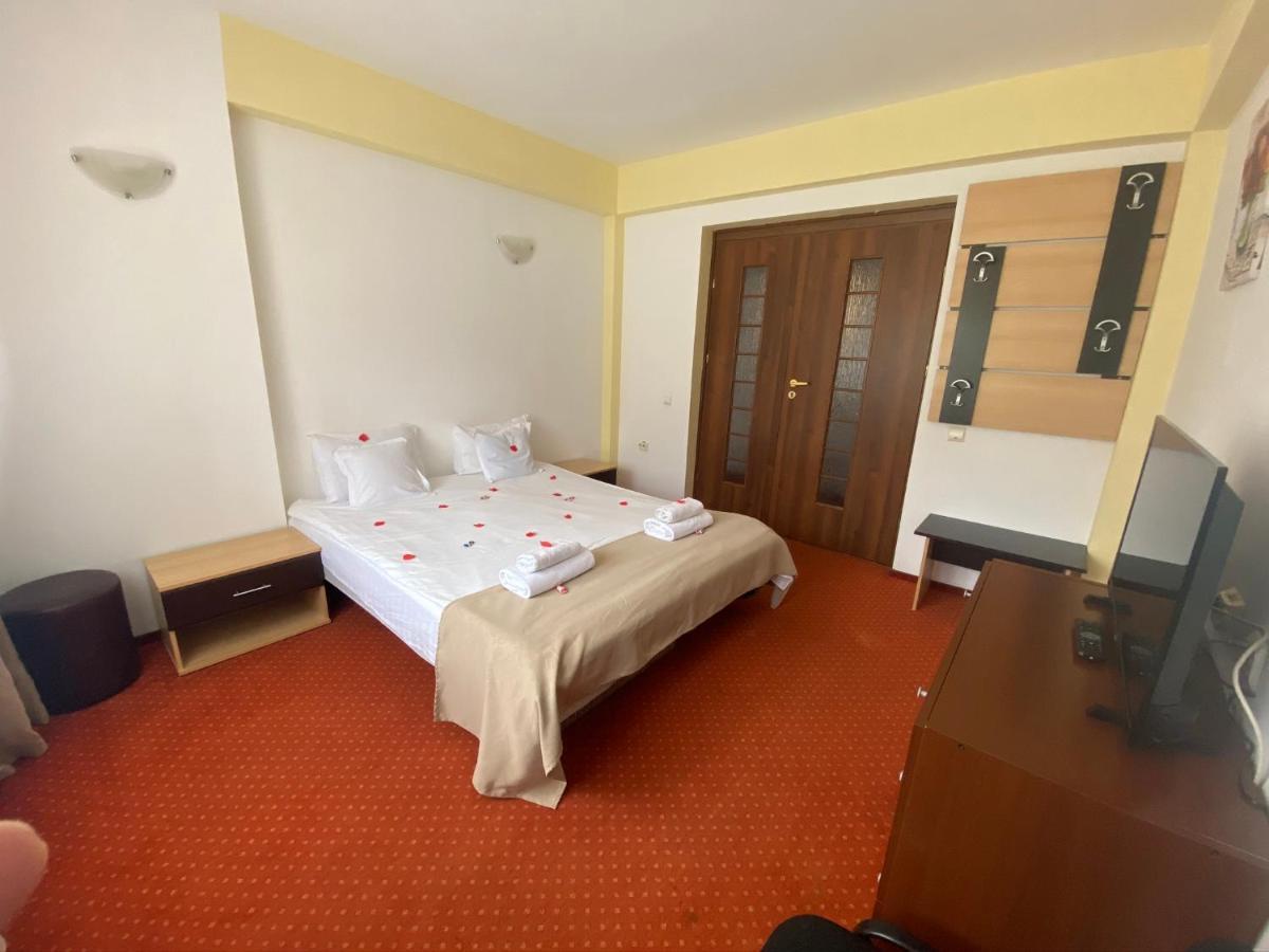 Hotel Flora Alpina Azuga Exteriér fotografie